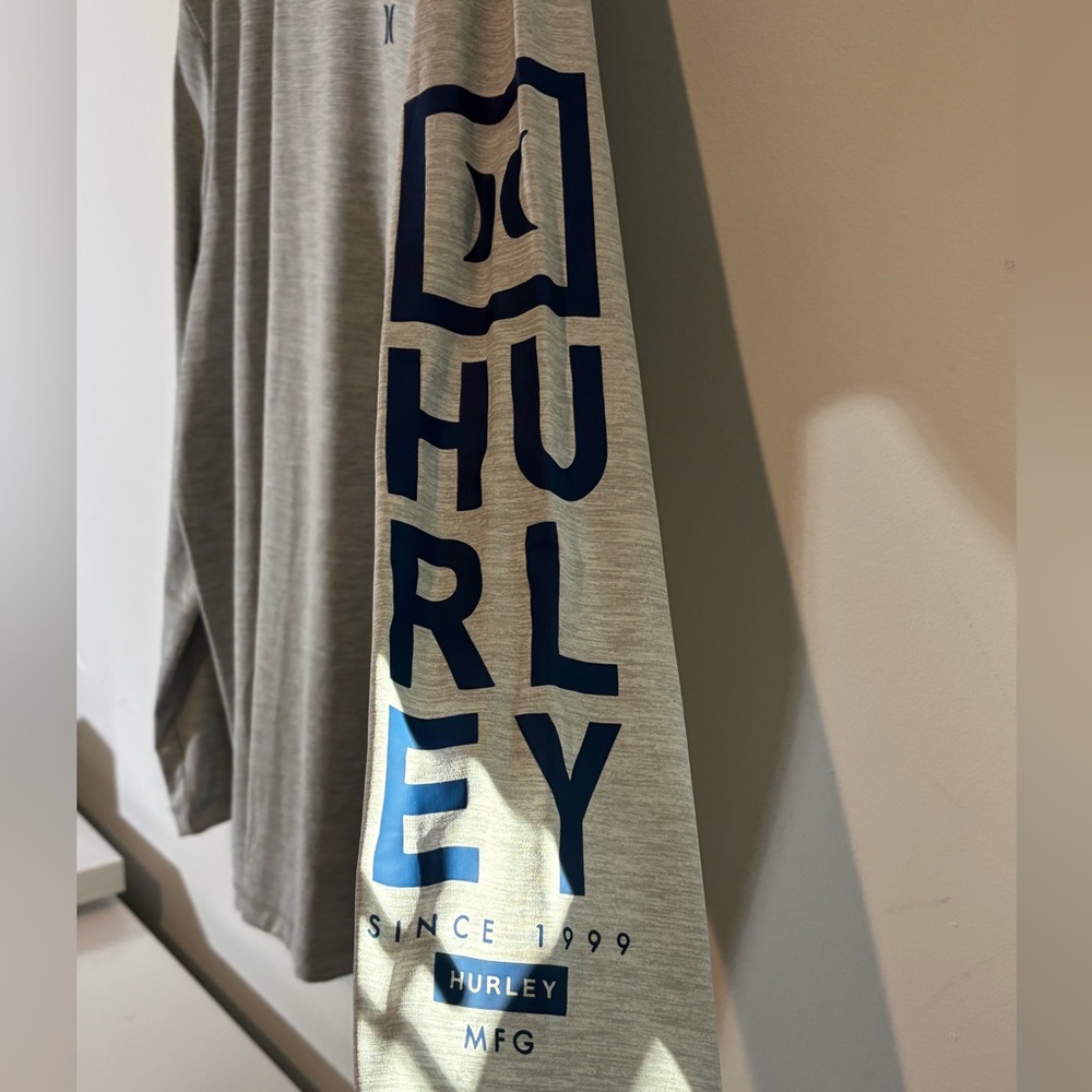 Hurley Men’s XL Gray Long Sleeve Shirt Blue Writing Casual Dri Fit Material - Picture 2 of 8